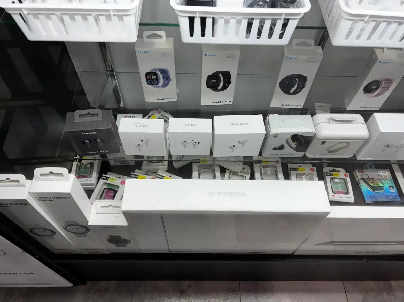 AirPods, AirPods Pro, Beats, Galaxy Watch and smartwatches in the display case