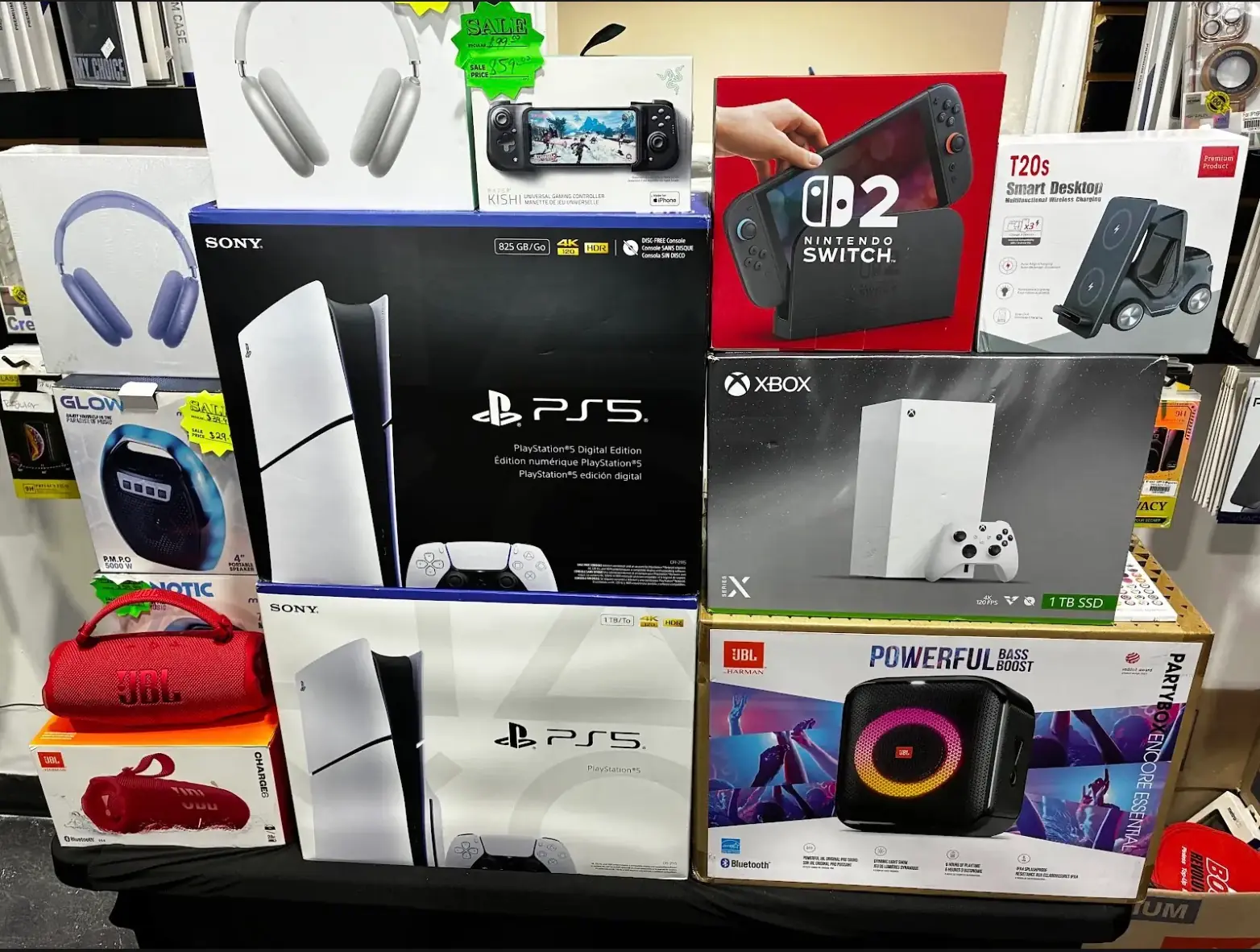 PS5 Slim, Xbox Series X y Nintendo Switch 2 en exhibición en TIC Wireless en Houston