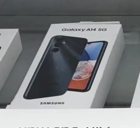 Caja de Samsung Galaxy A14 5G en la vitrina de TIC Wireless