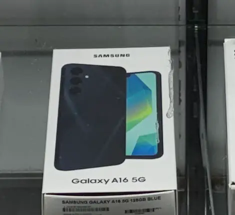 Caja de Samsung Galaxy A16 5G en la vitrina de TIC Wireless