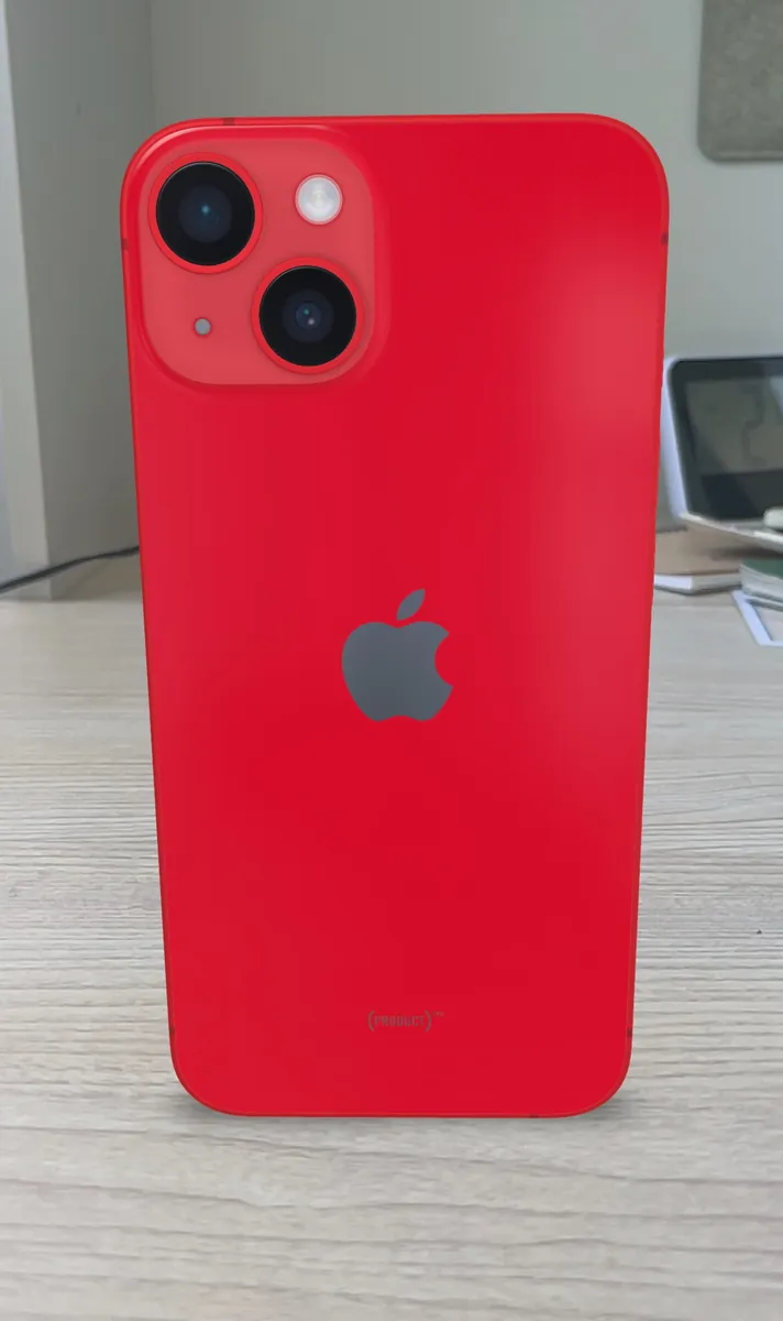 Parte trasera de un iPhone 14 (PRODUCT)RED