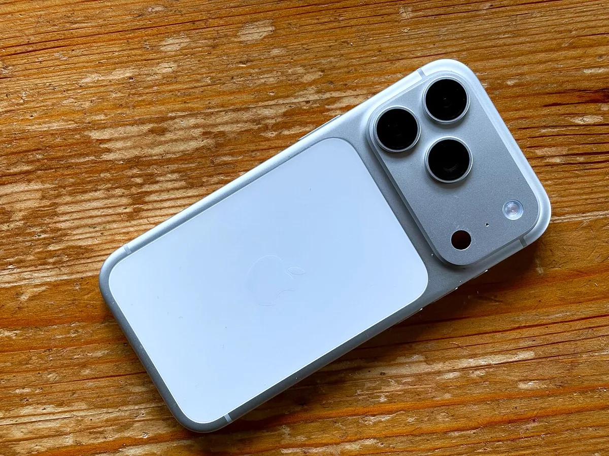 Parte trasera de un iPhone 17 Pro
